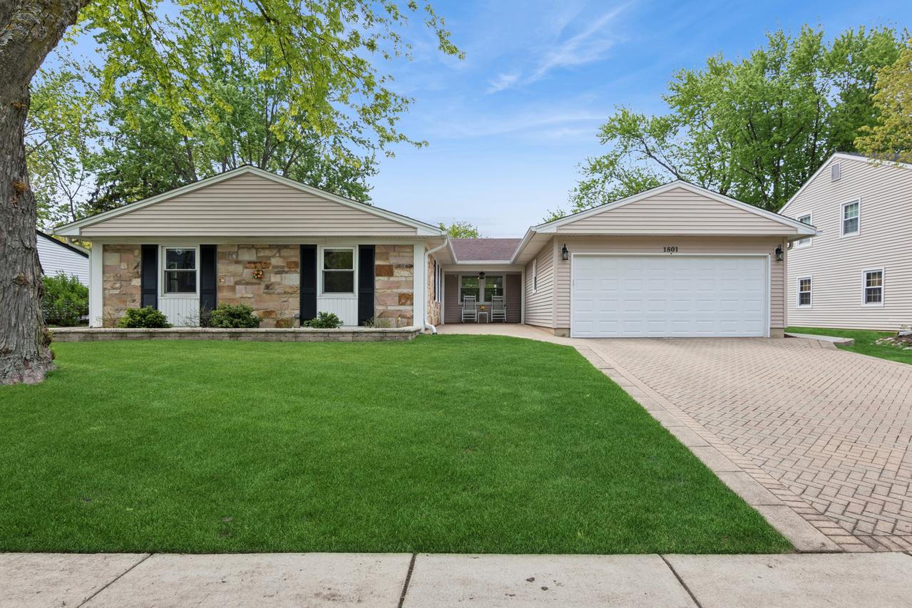1801 Cambourne Ln., Schaumburg, IL 60194