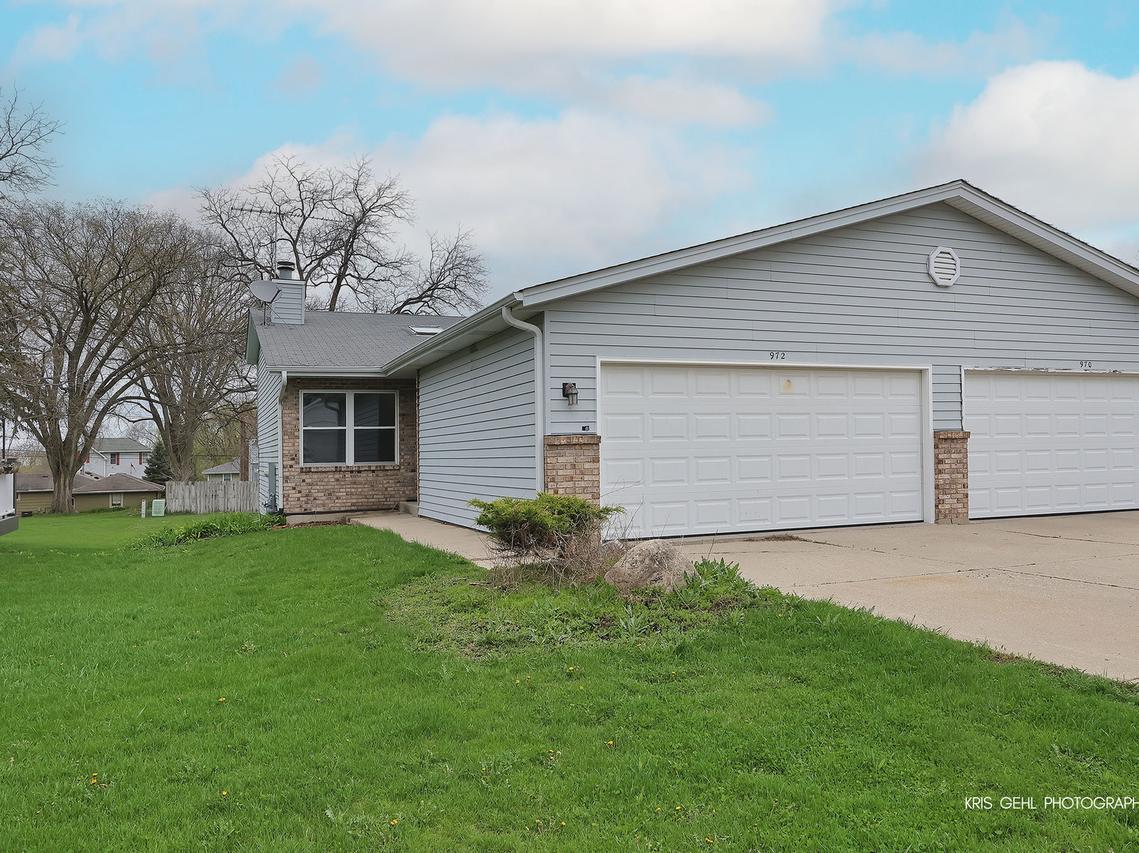 972 Pleasant St., Woodstock, IL 60098