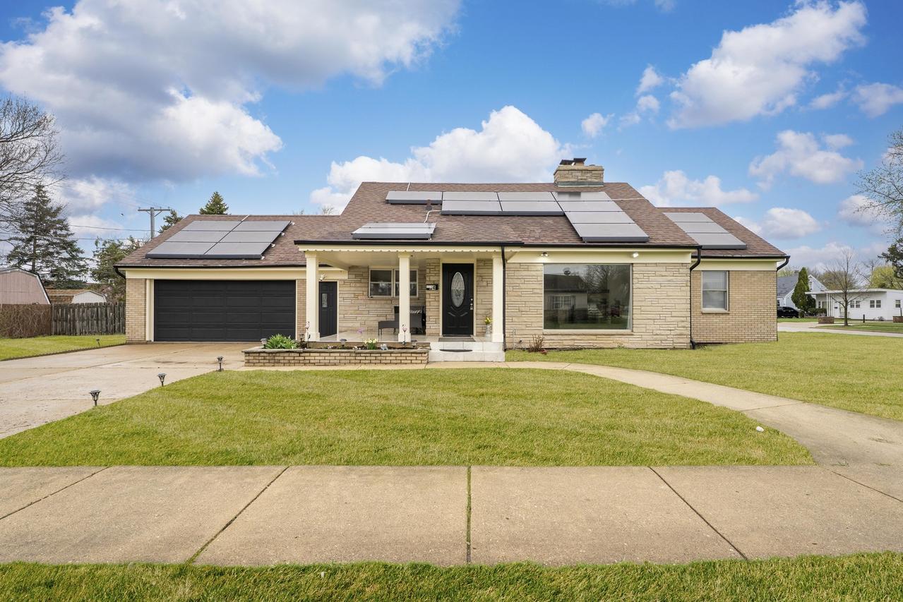 84 S Weston Ave., Elgin, IL 60123