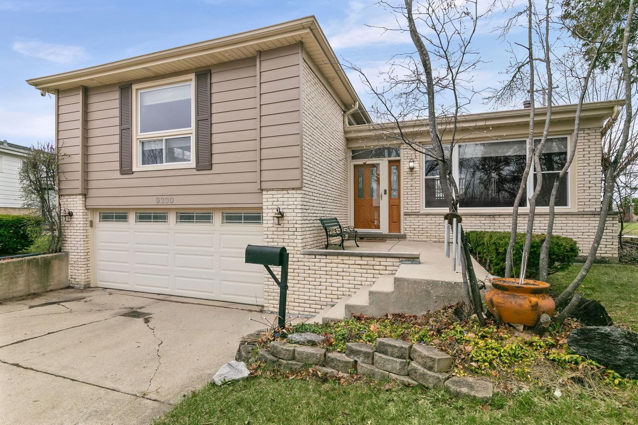 9330 Murray Ct., Morton Grove, IL 60053