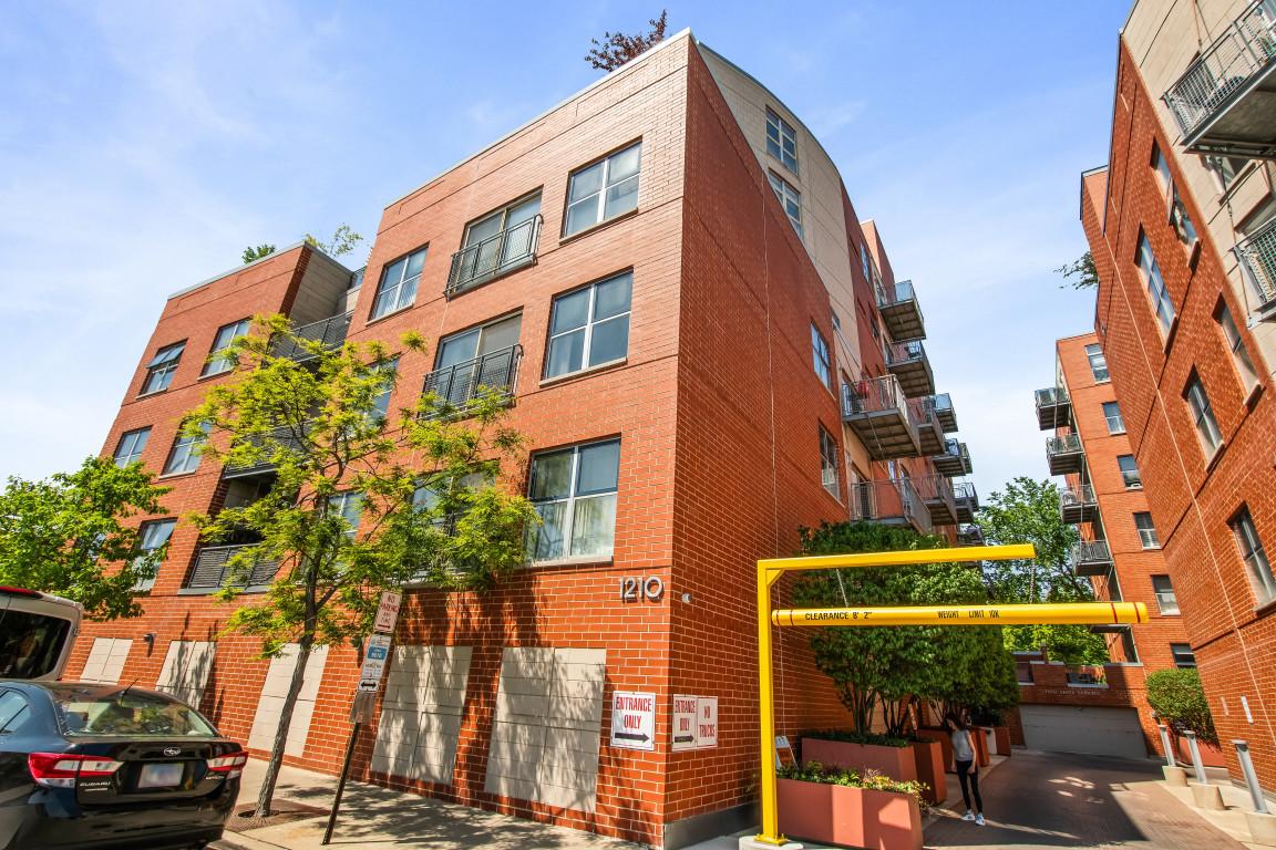 1210 Chicago Ave. #305B, Evanston, IL 60202