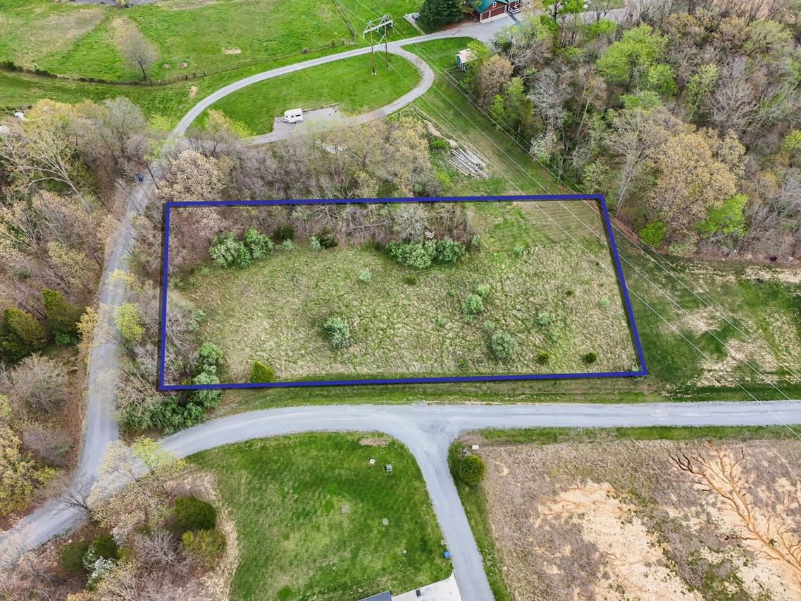 29 Castle Oak Rd., Pittsburg, IL 62974