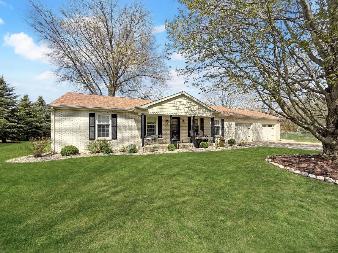 107 W Third St., Broadlands, IL 61816