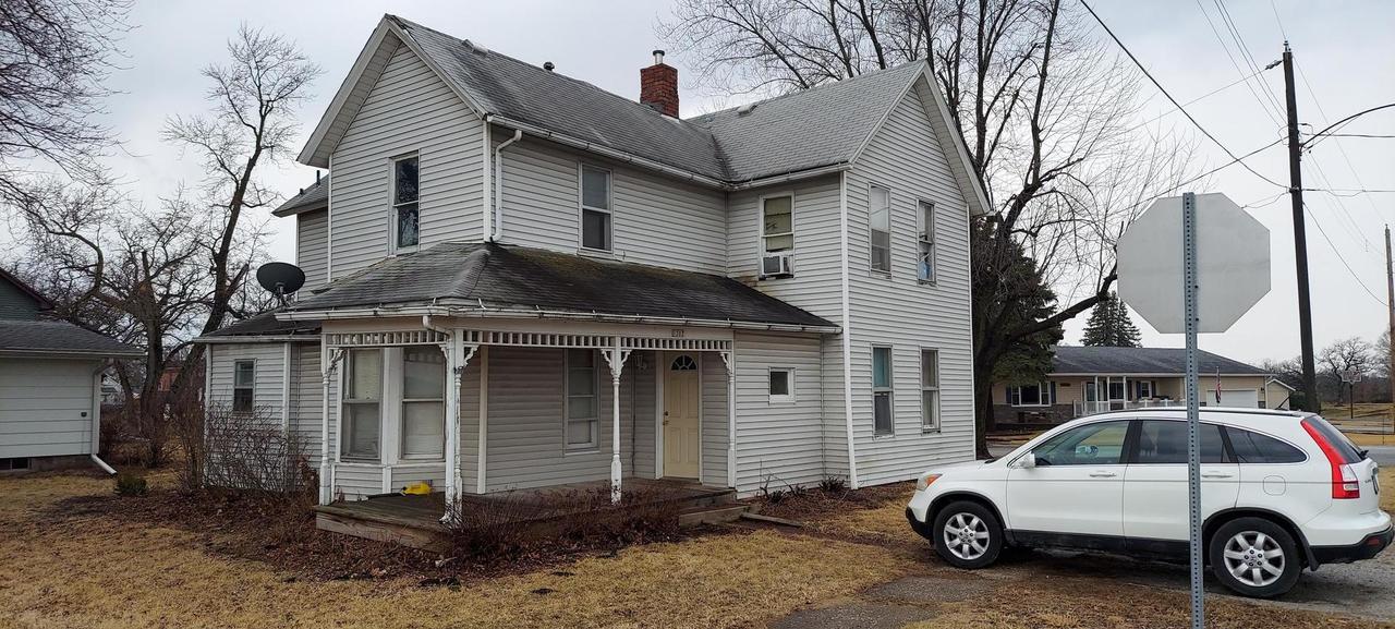 1202 17 Ave., Viola, IL 61486