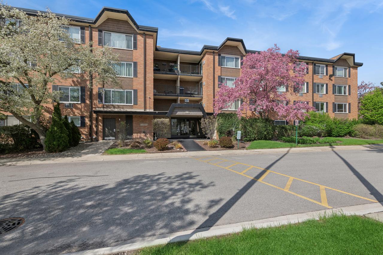1126 S New Wilke Rd. #404, Arlington Heights, IL 60005