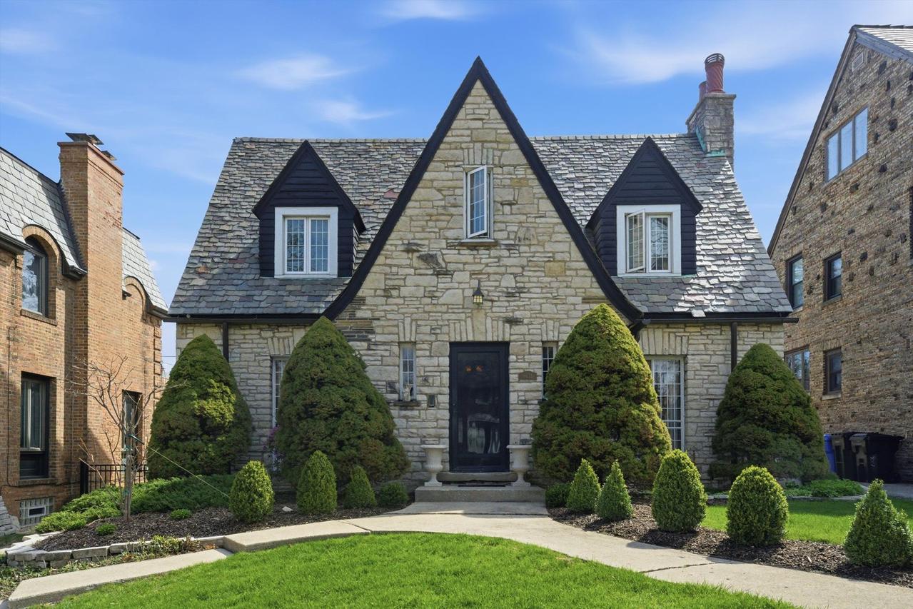 9011 S Leavitt St., Chicago, IL 60643