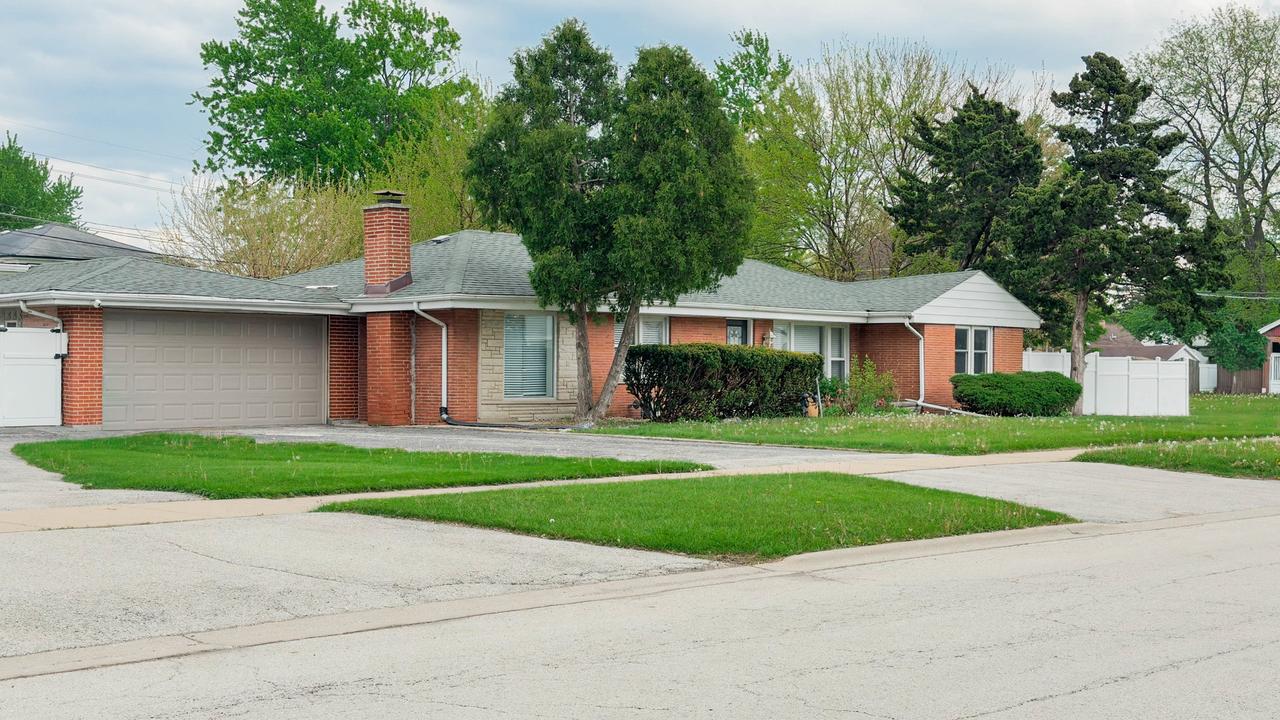 7945 Mobile Ave., Burbank, IL 60459