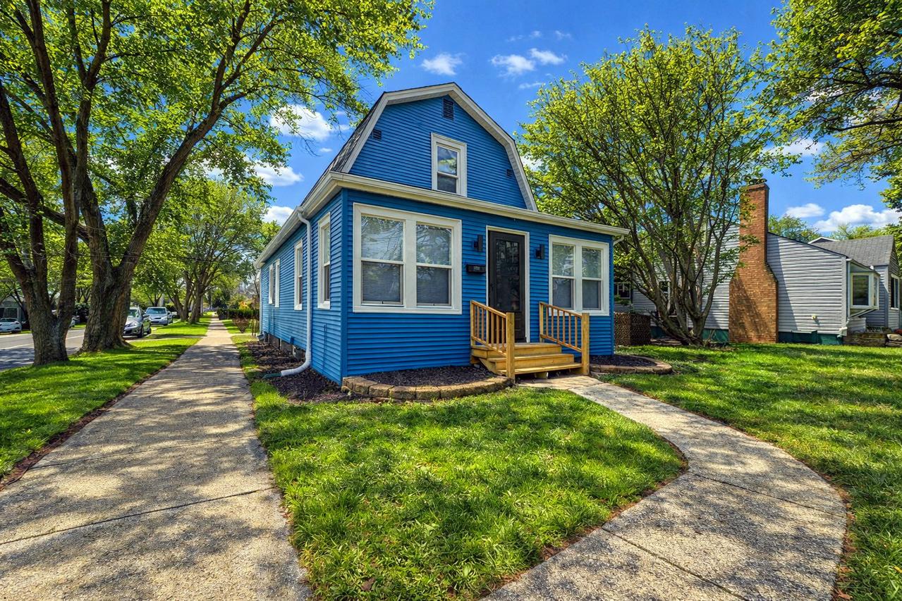 9820 S California Ave., Evergreen Park, IL 60805