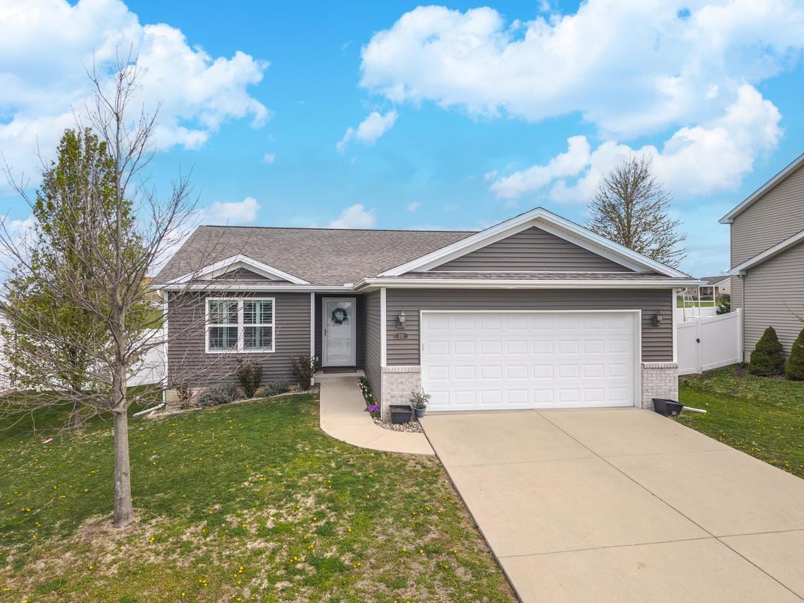 212 Springdale Ave., Bloomington, IL 61704