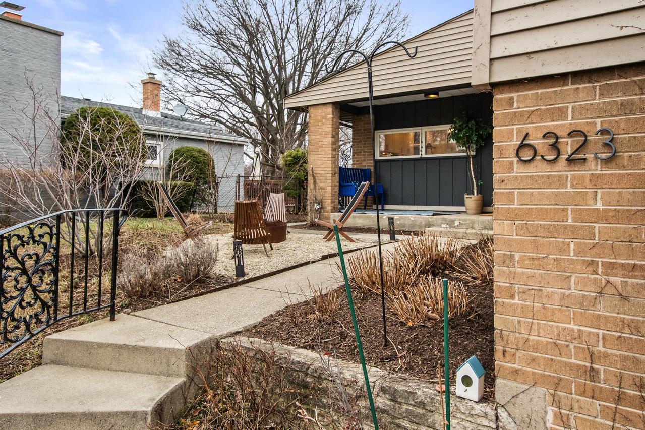 6323 N Kirkwood Ave., Chicago, IL 60646