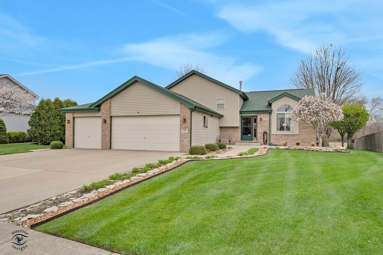 226 Hancock Dr., New Lenox, IL 60451