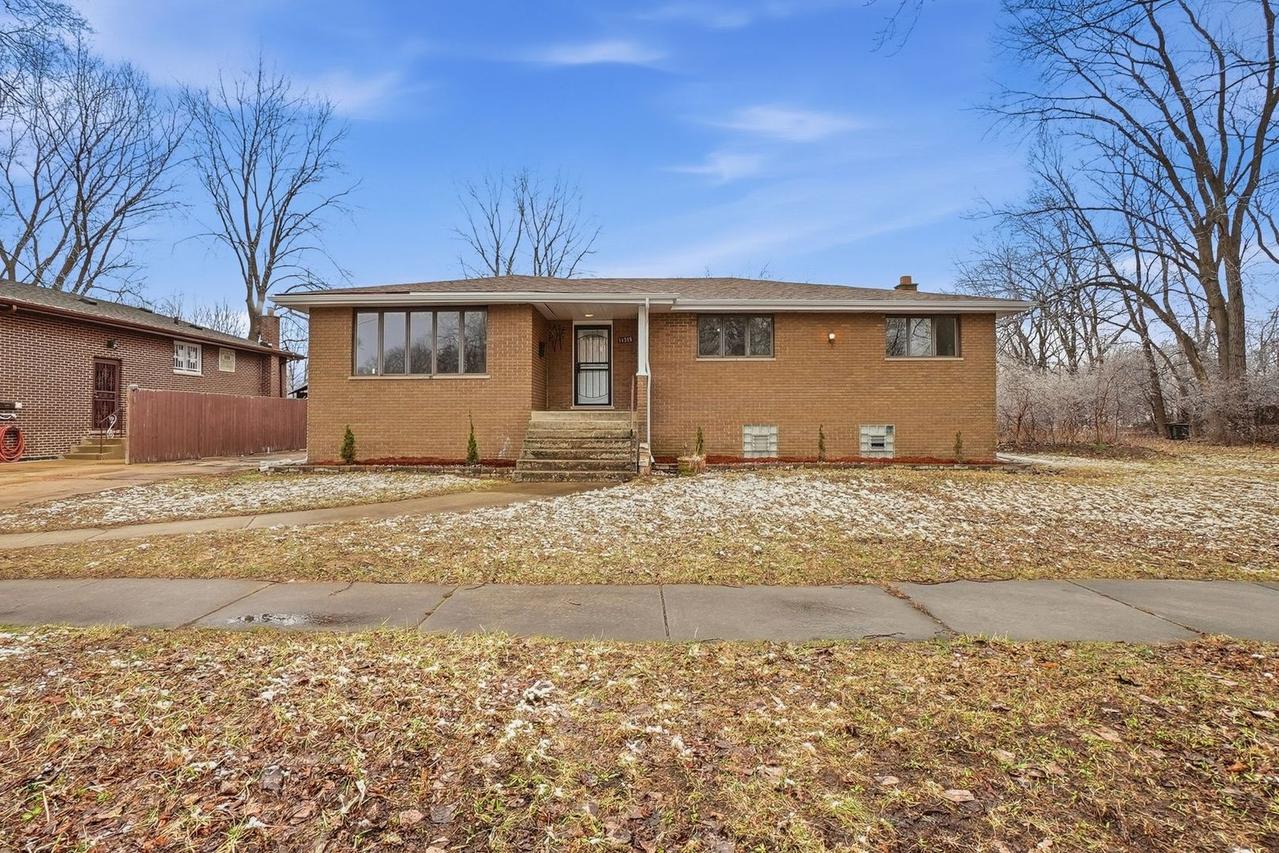 14315 S Manistee Ave., Burnham, IL 60633