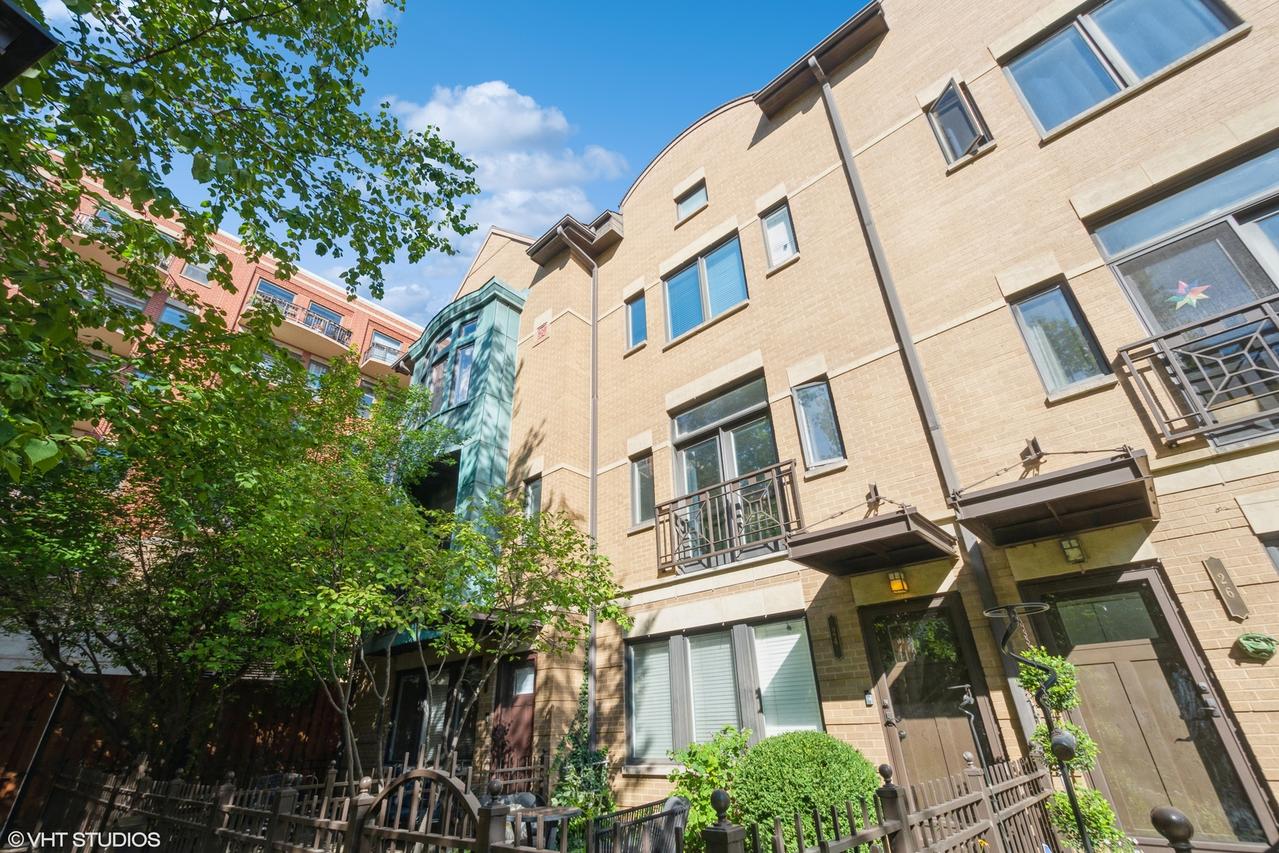 24 S Throop Pkwy., Chicago, IL 60607