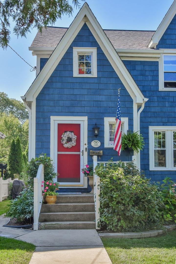 702 E Illinois St., Wheaton, IL 60187