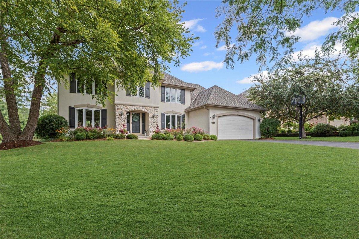 2496 Emerald Ln., Lindenhurst, IL 60046