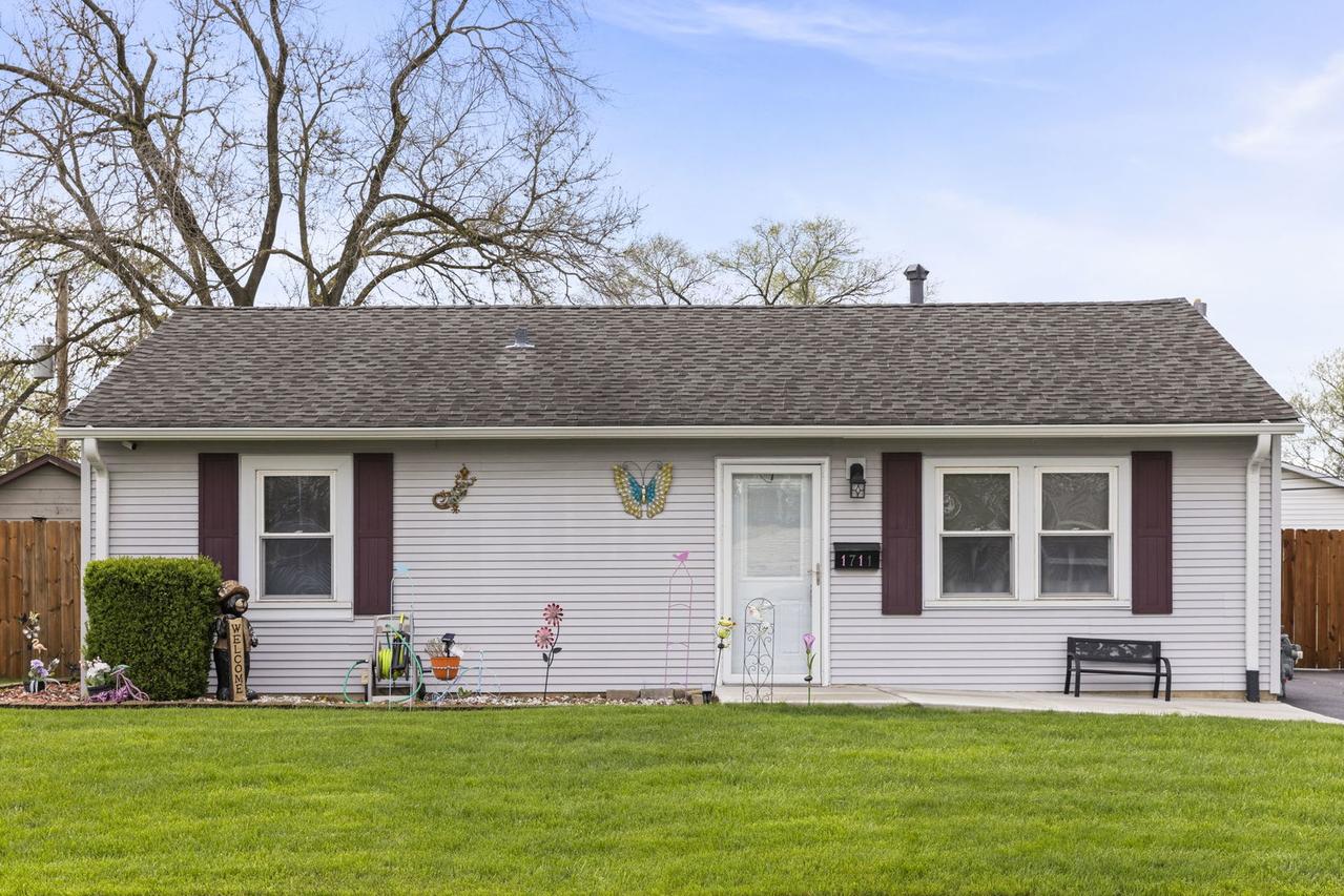 1711 Hosmer Ln., Crest Hill, IL 60403