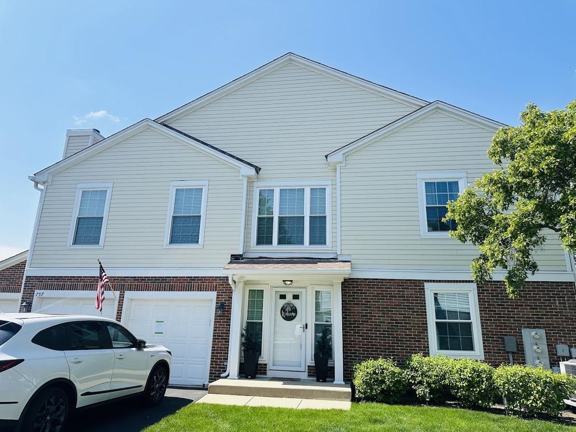 757 Grosse Pointe Cir. #19-2, Vernon Hills, IL 60061