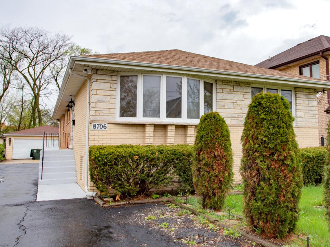 8706 W Stolting Rd., Niles, IL 60714