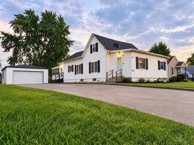 1424 N 14th St., Dekalb, IL 60115