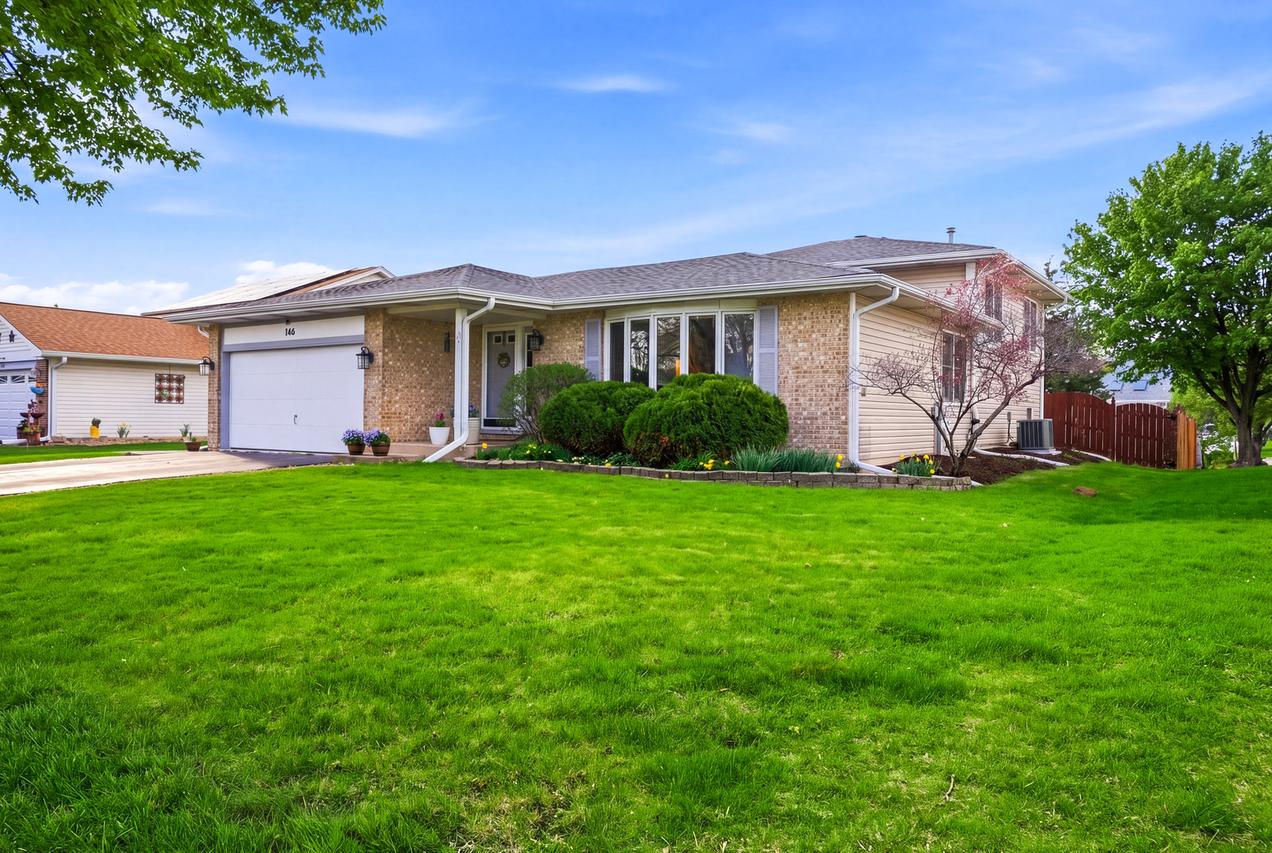 148 Beaver Creek Dr., Bolingbrook, IL 60490