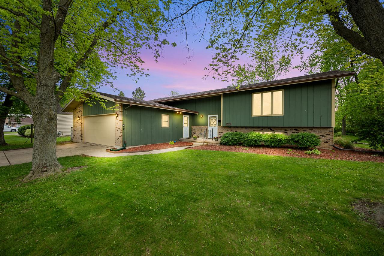 122 Mattek Ave., Dekalb, IL 60115