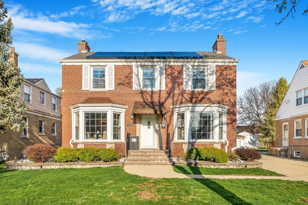 1907 Portsmouth Ave., Westchester, IL 60154