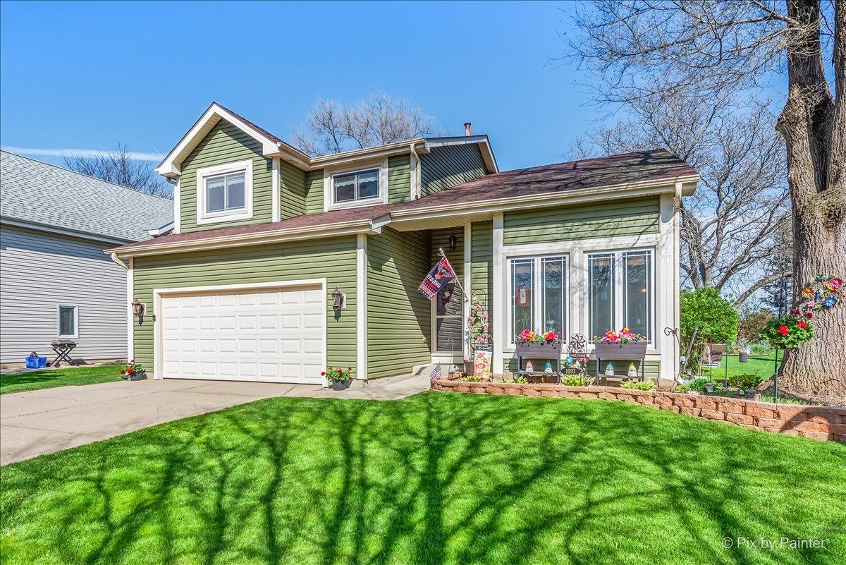 1097 Amberwood Dr., Crystal Lake, IL 60014