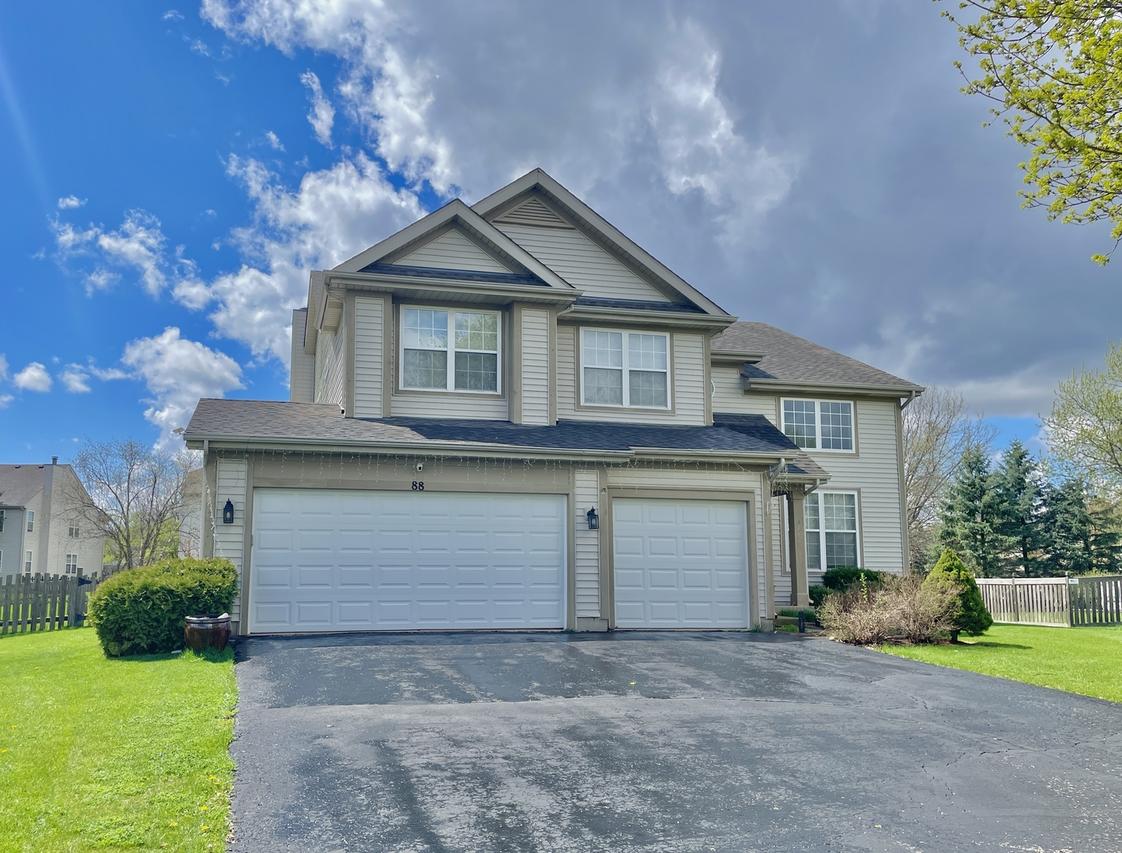 88 Hackney Ln., Lindenhurst, IL 60046