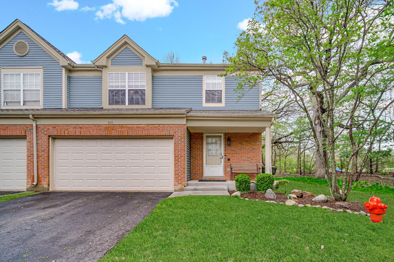 915 Old Oak Cir., Algonquin, IL 60102