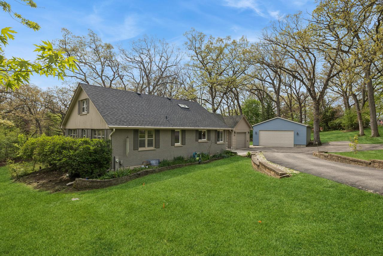 809 Ridgeland St., Fox River Grove, IL 60021
