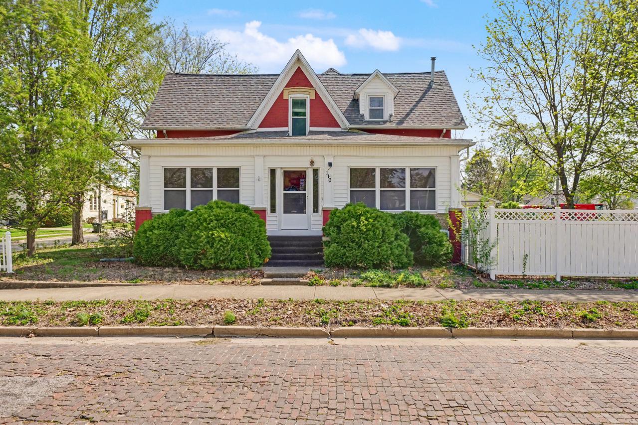 110 N Pike St., Oakland, IL 61943