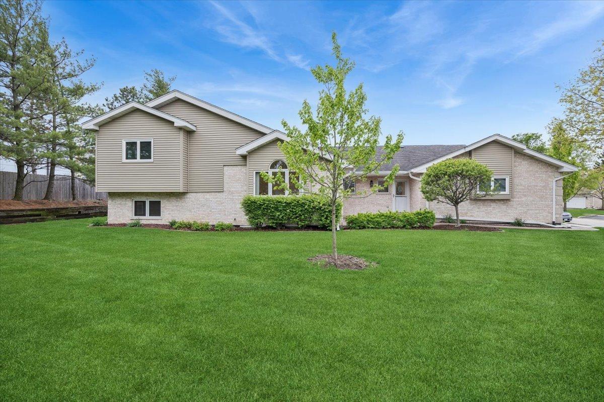 16101 Lake Villa Ave., Tinley Park, IL 60477