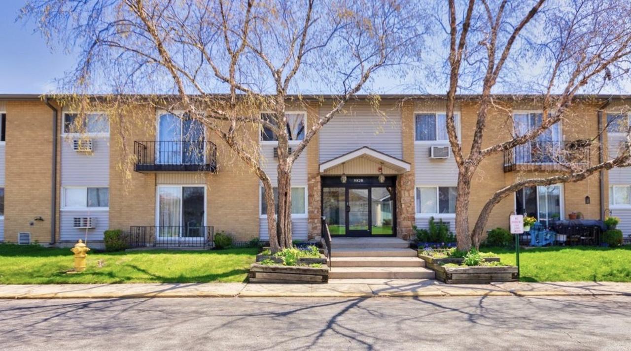 8828 N Leslie Ln. #1F, Des Plaines, IL 60016
