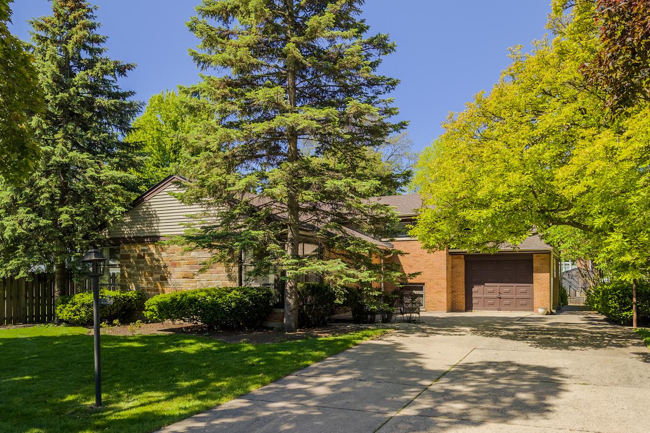 206 S See Gwun Ave., Mount Prospect, IL 60056
