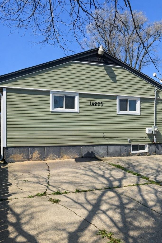 14825 Maplewood Ave., Harvey, IL 60426