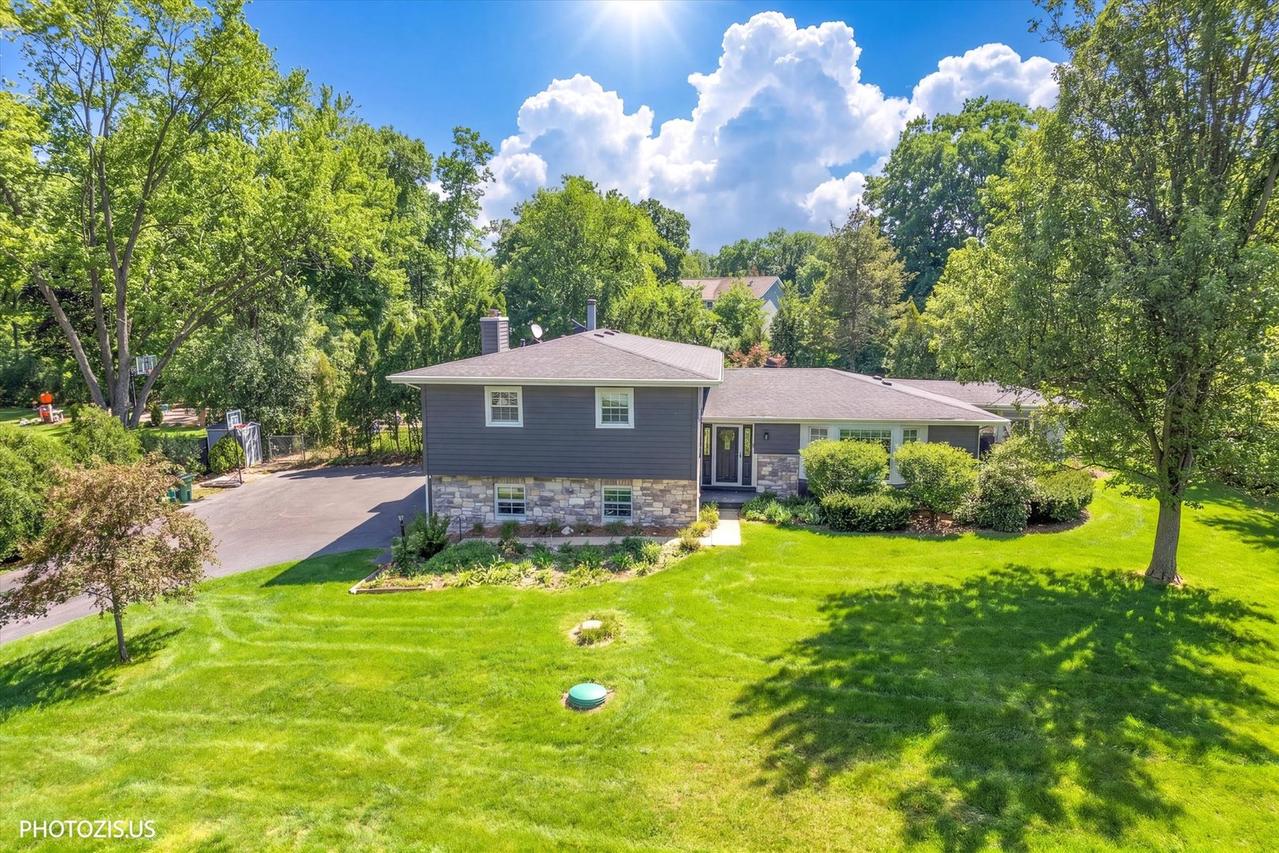 3270 Middlesax Dr., Long Grove, IL 60047