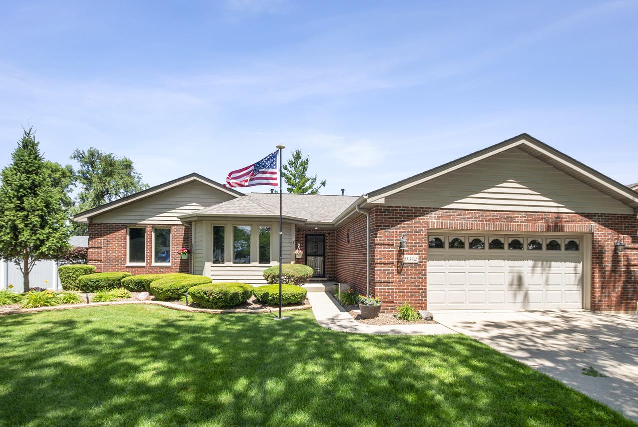 9342 Sutton Pl., Tinley Park, IL 60487