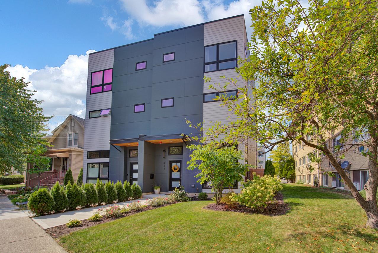 231 Des Plaines Ave., Forest Park, IL 60130