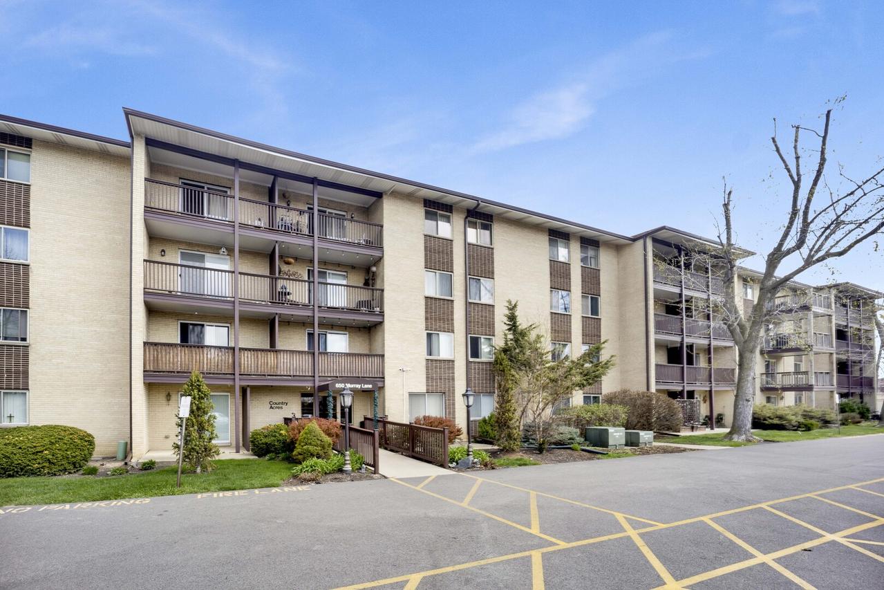 650 Murray Ln. #203, Des Plaines, IL 60016