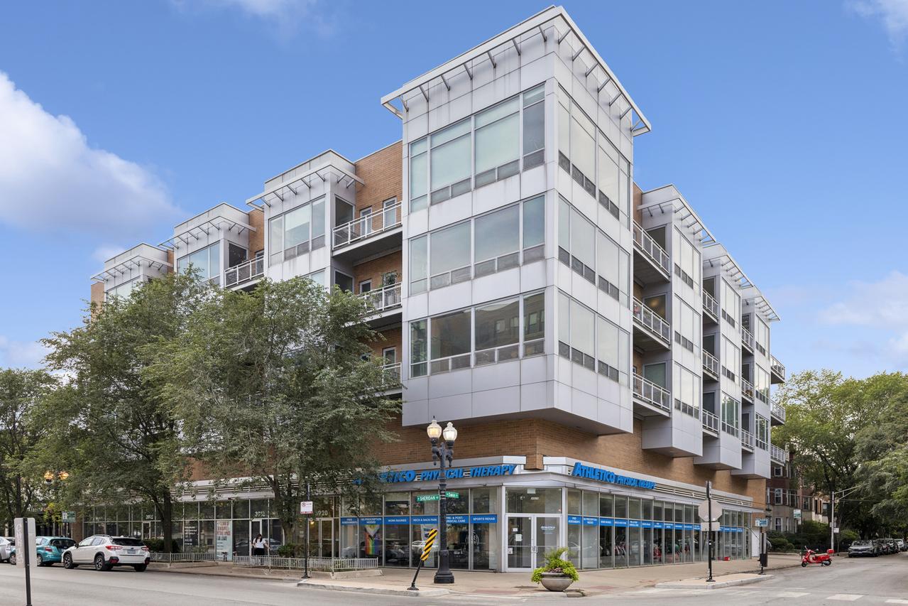 3920 N Sheridan Rd. #301, Chicago, IL 60613