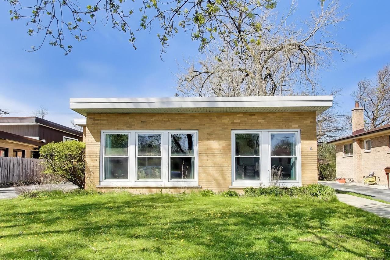 4050 Church St., Skokie, IL 60076