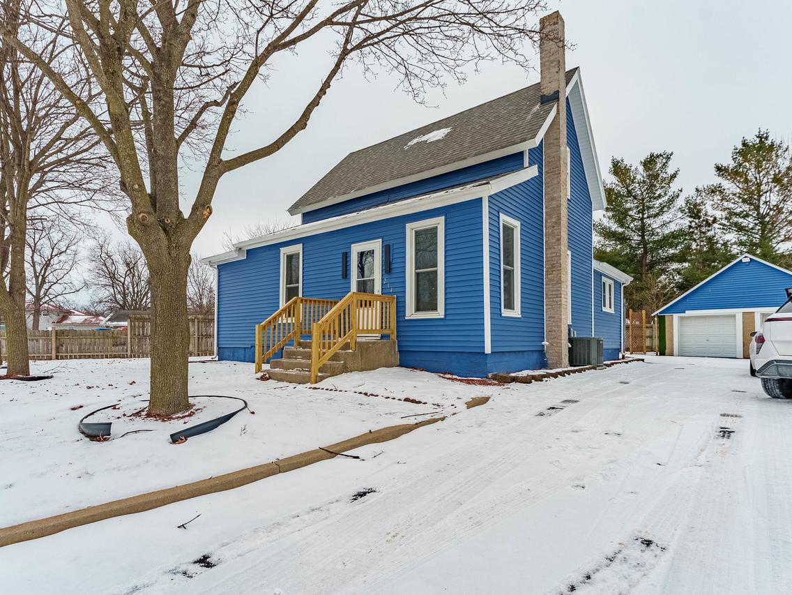 214 S Prospect St., Marengo, IL 60152