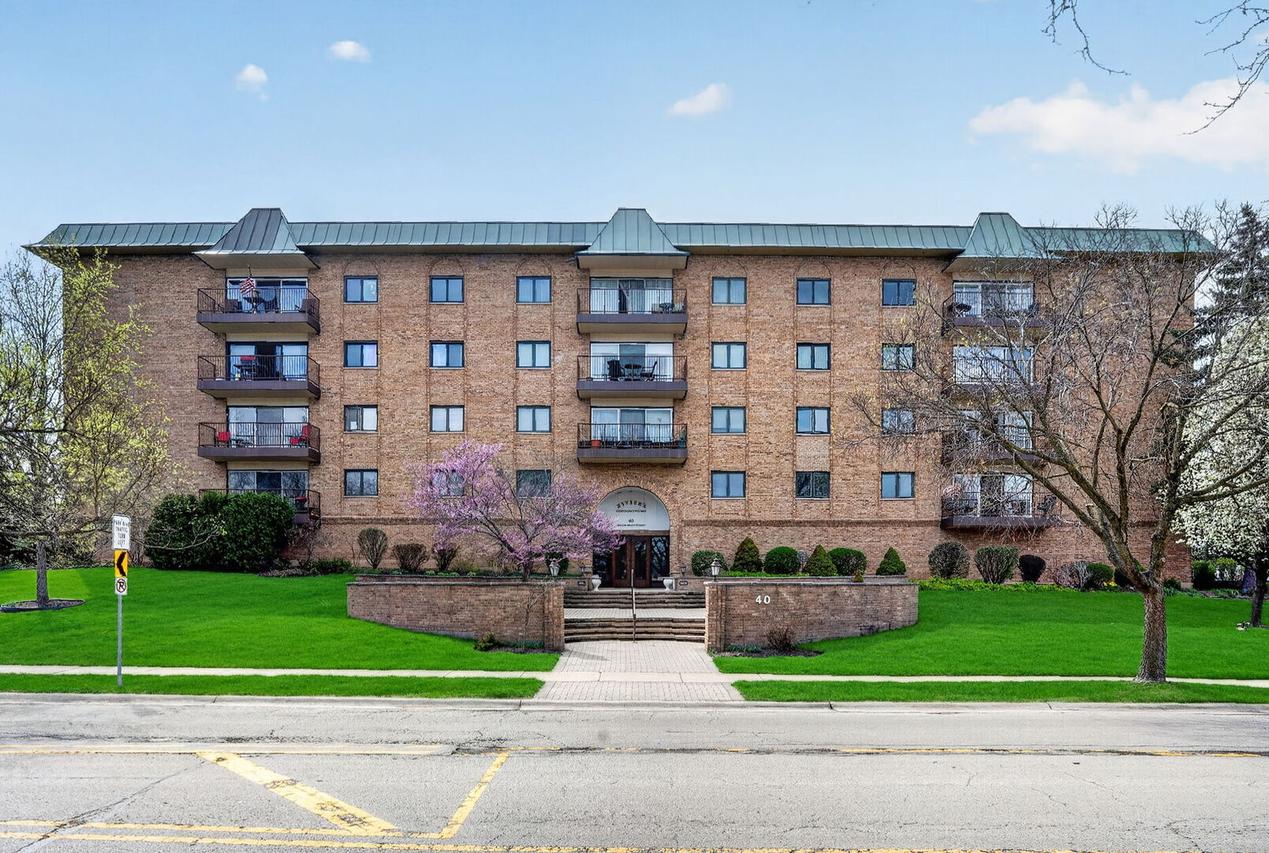 40 S Main St. #3-H, Glen Ellyn, IL 60137