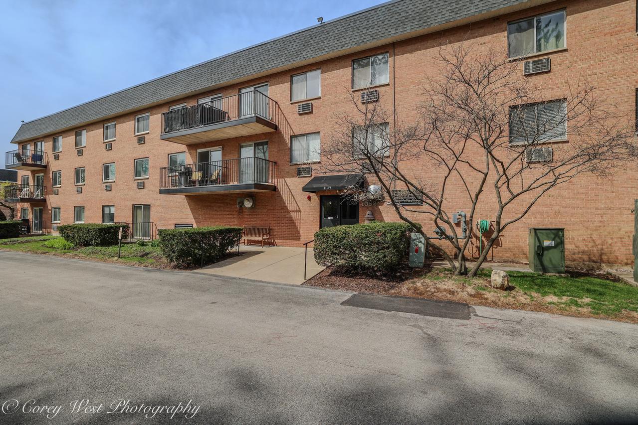 1052 N Mill St. #303, Naperville, IL 60563