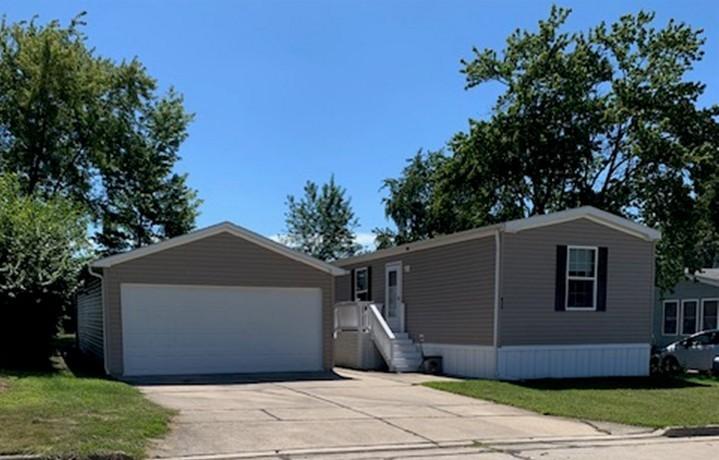 18 Troy Ct., Bloomington, IL 61701