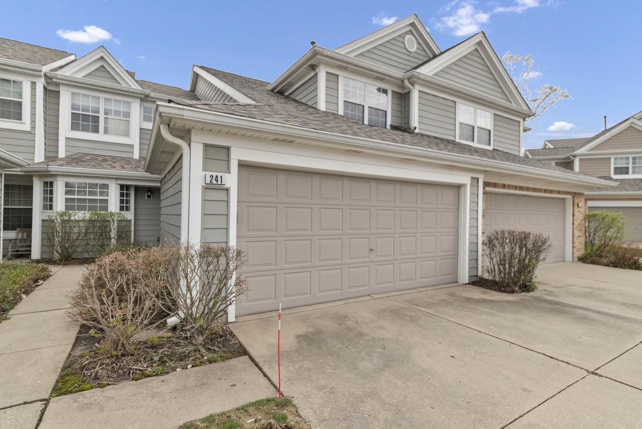 241 Woodstone Cir., Buffalo Grove, IL 60089