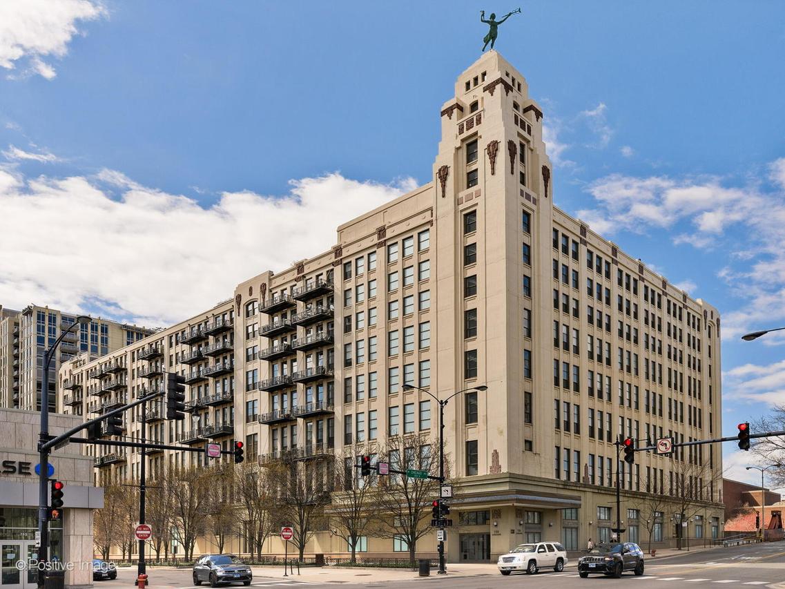 758 N Larrabee St. #615, Chicago, IL 60654