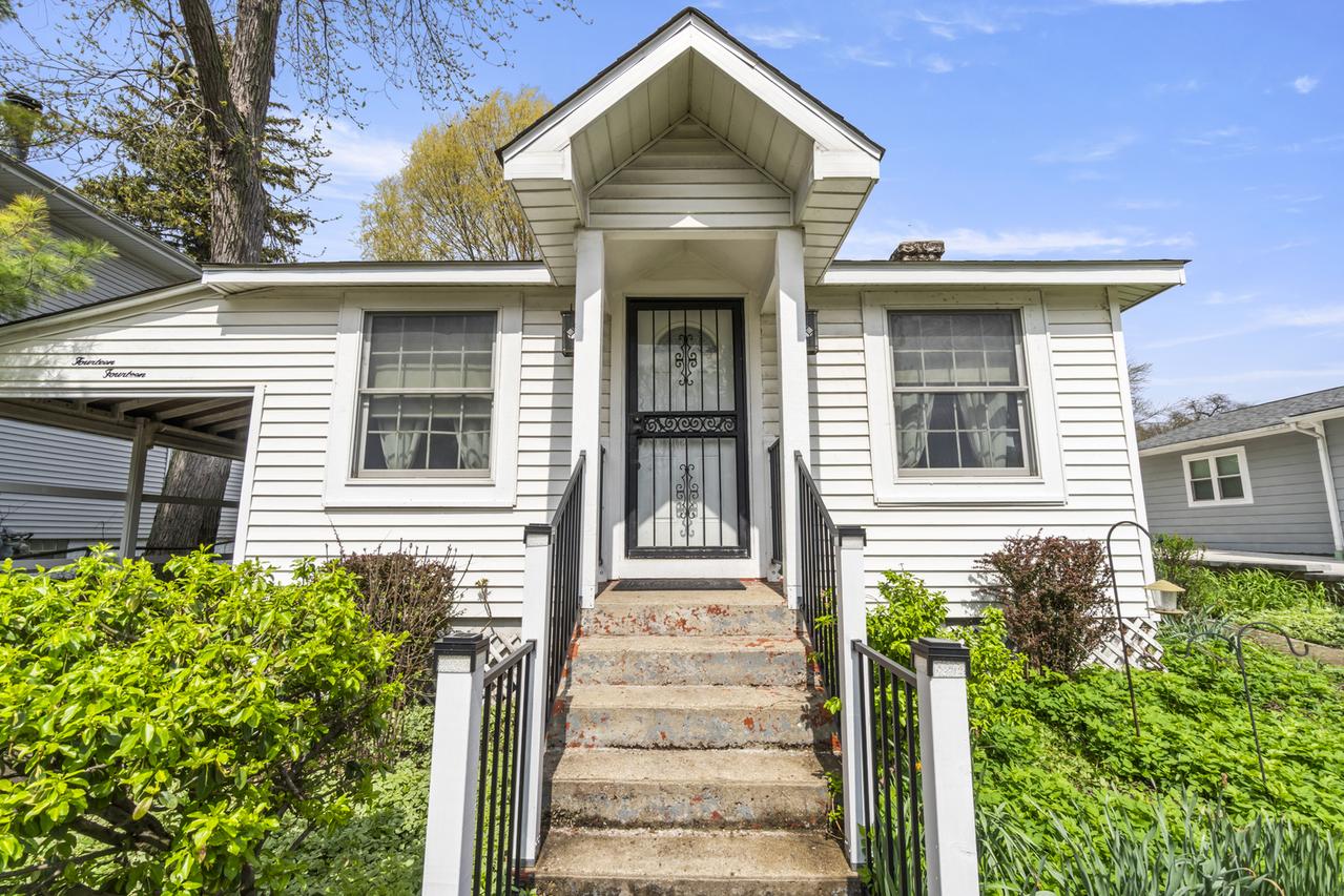 1414 N Harrison St., Algonquin, IL 60102