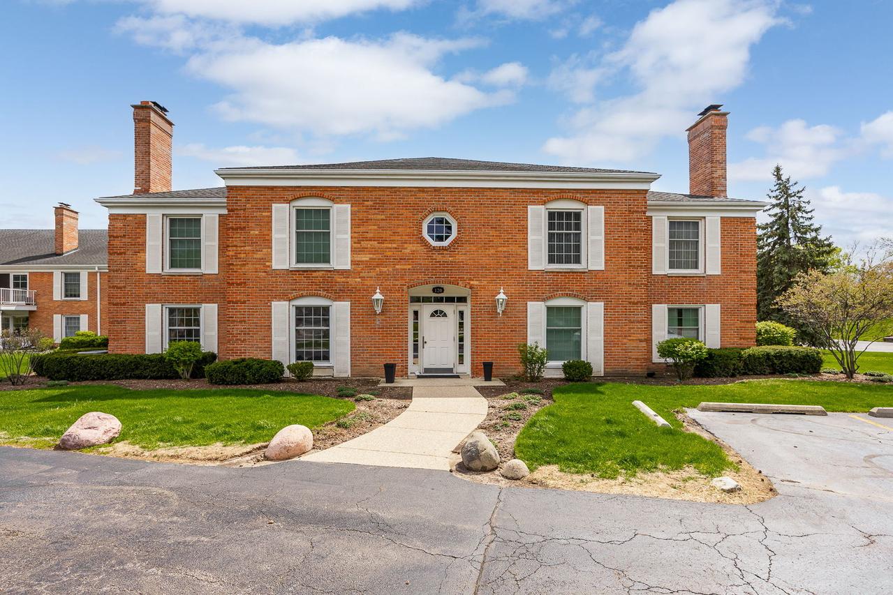 120 Carriage Way Dr. #B101, Burr Ridge, IL 60527