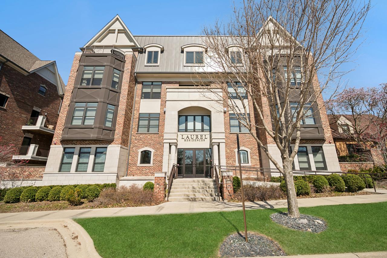 815 Laurel Ave. #203, Highland Park, IL 60035